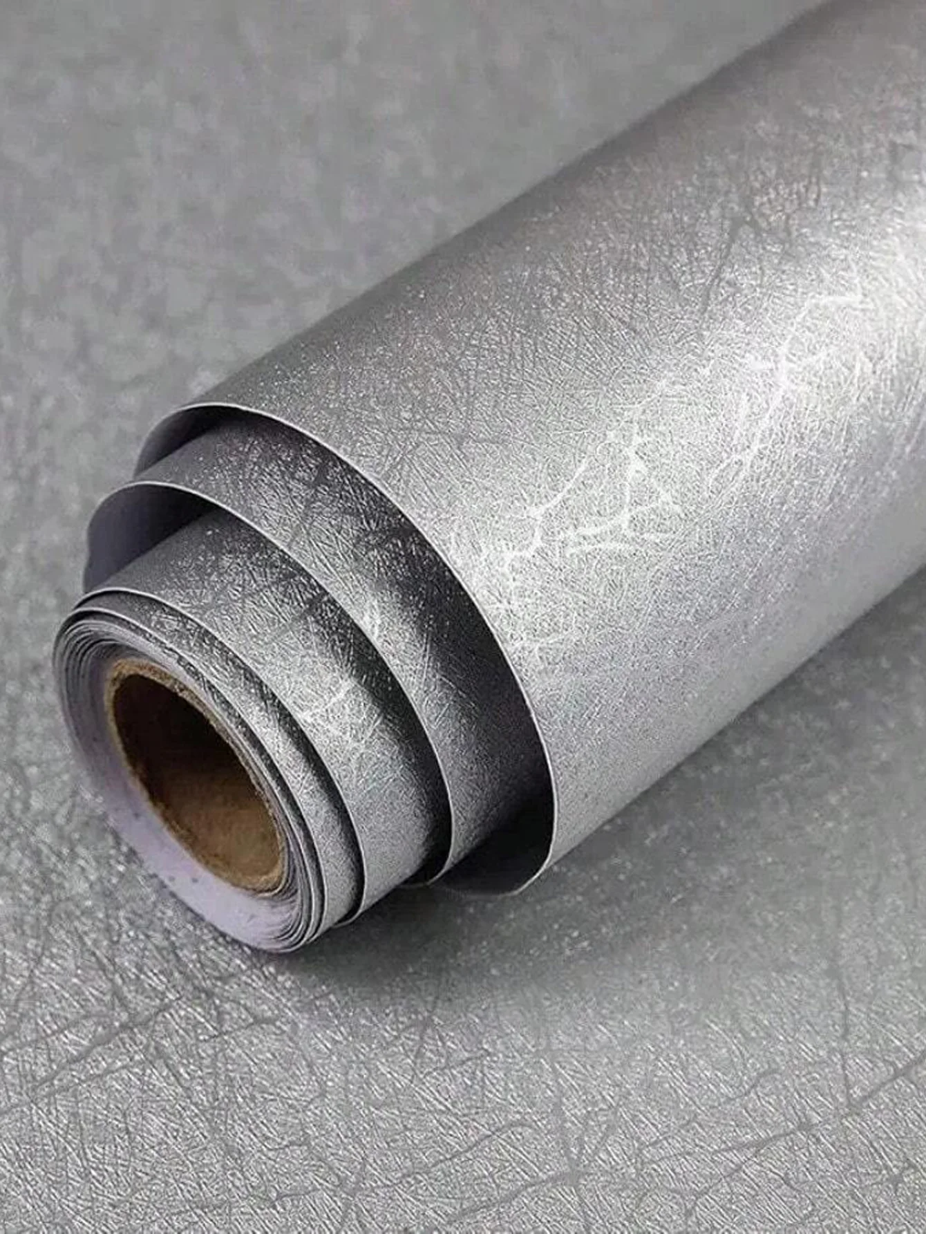 1 rollo de papel tapiz autoadhesivo, papel de contacto autoadhesivo con textura de seda gris plateado, pelar y pegar inmediatamente, papel tapiz impermeable y extraíble para sala de estar, cocina, dormitorio, dormitorio, papel tapiz de renovación de muebles, papel tapiz estético de otoño - imagen 3