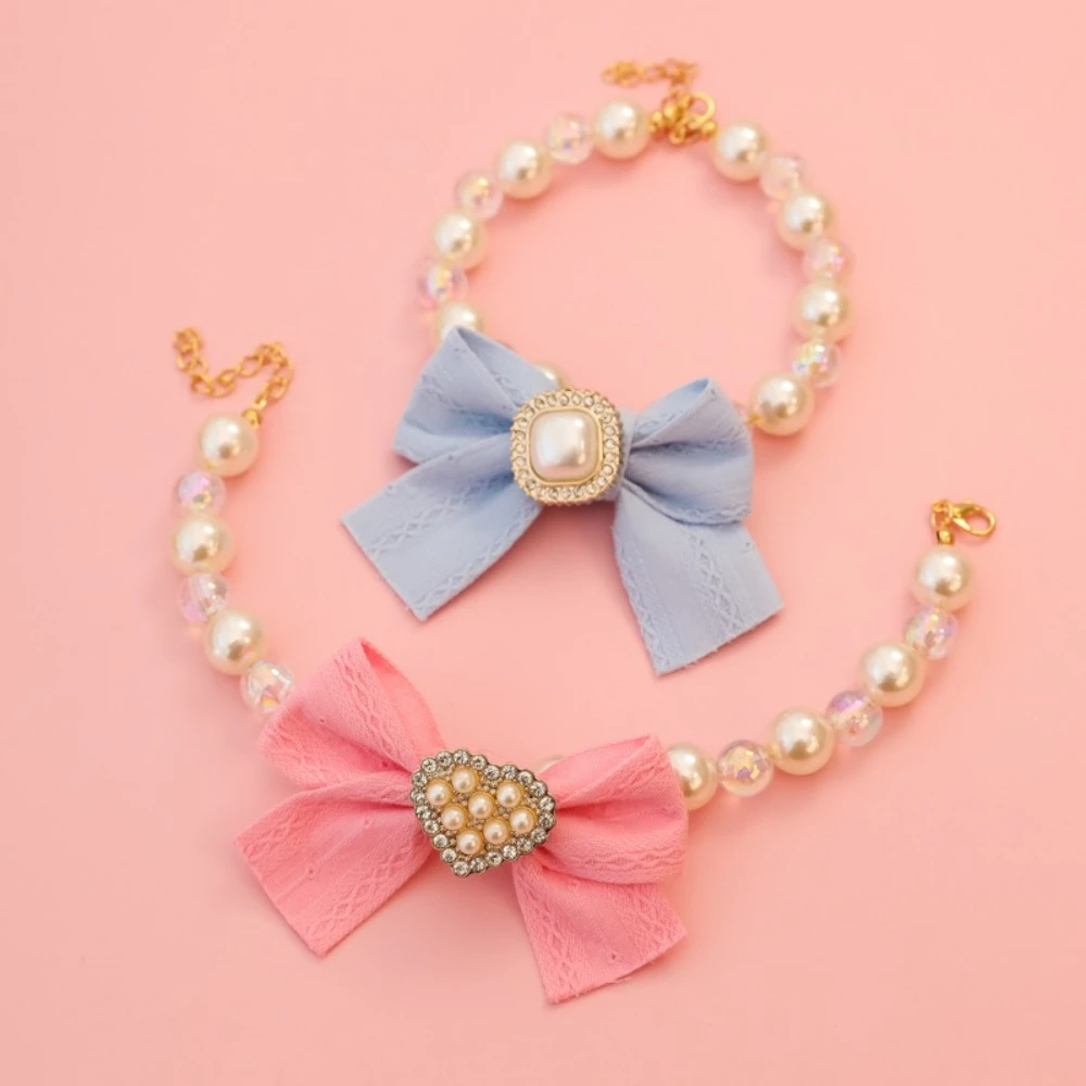 Collar ajustable con lazo-corazón para gatos y perros pequeños