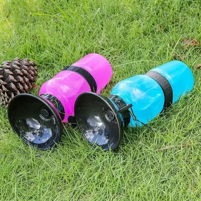 Botella de agua portátil con taza para perros y gatos al pasear - imagen 3