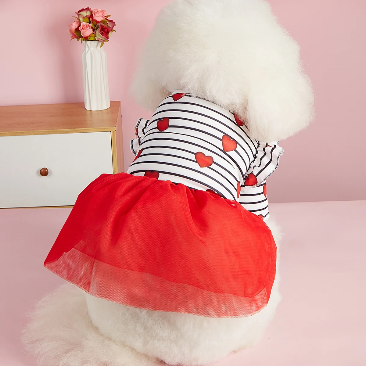 Vestido de tul a rayas y corazones rojos para perro, ropa de manga acampanada para perros pequeños y niñas, ropa para gatos, Día de San Valentín - imagen 2