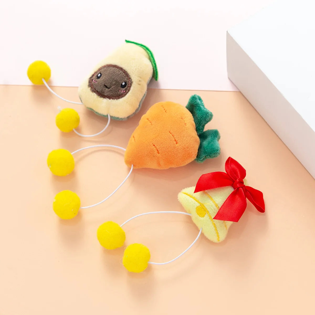 Juguete de felpa con forma de aguacate para gato, campana de hierba, bola antiarañazos, menta, nuevo