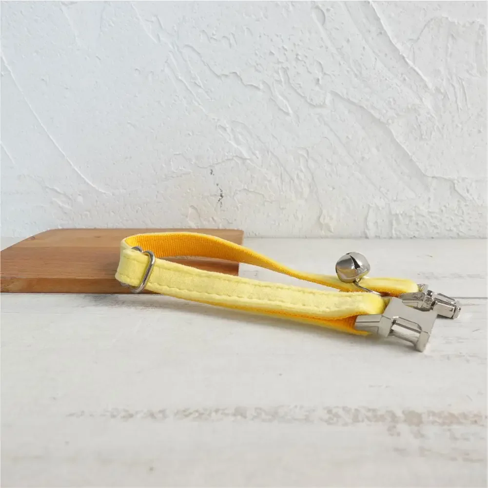 Collar de gato personalizado, contactos de nombre de identificación personalizados, hebilla de metal, collares de gato de terciopelo amarillo ajustables con campana - imagen 3
