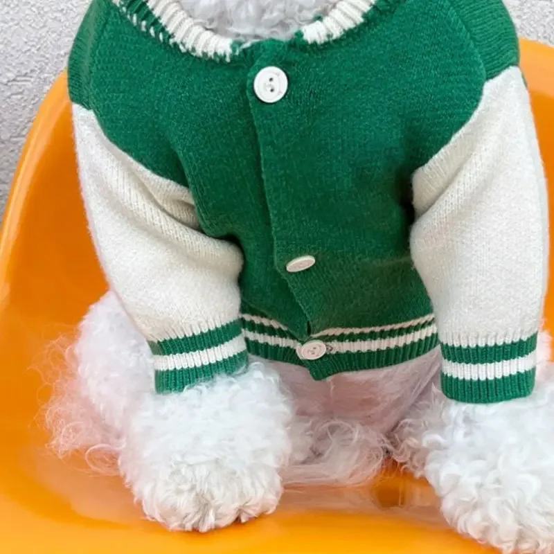 Traje de béisbol informal para mascotas, suéter de peluche cálido tejido para perros, ropa para perros con Bordado de letras, camisa Popular con botones abiertos - imagen 3