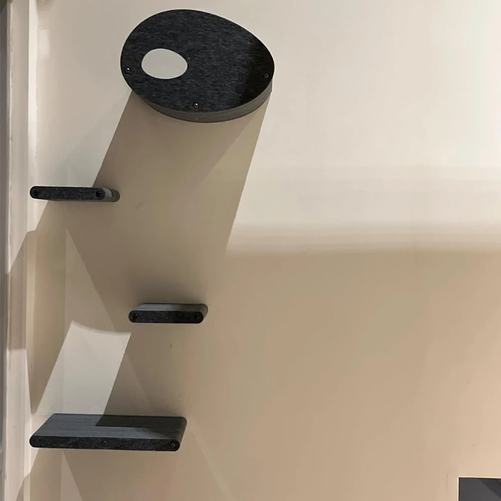 Estante perchero de pared para gatos con rascador – Fieltro gris - imagen 4
