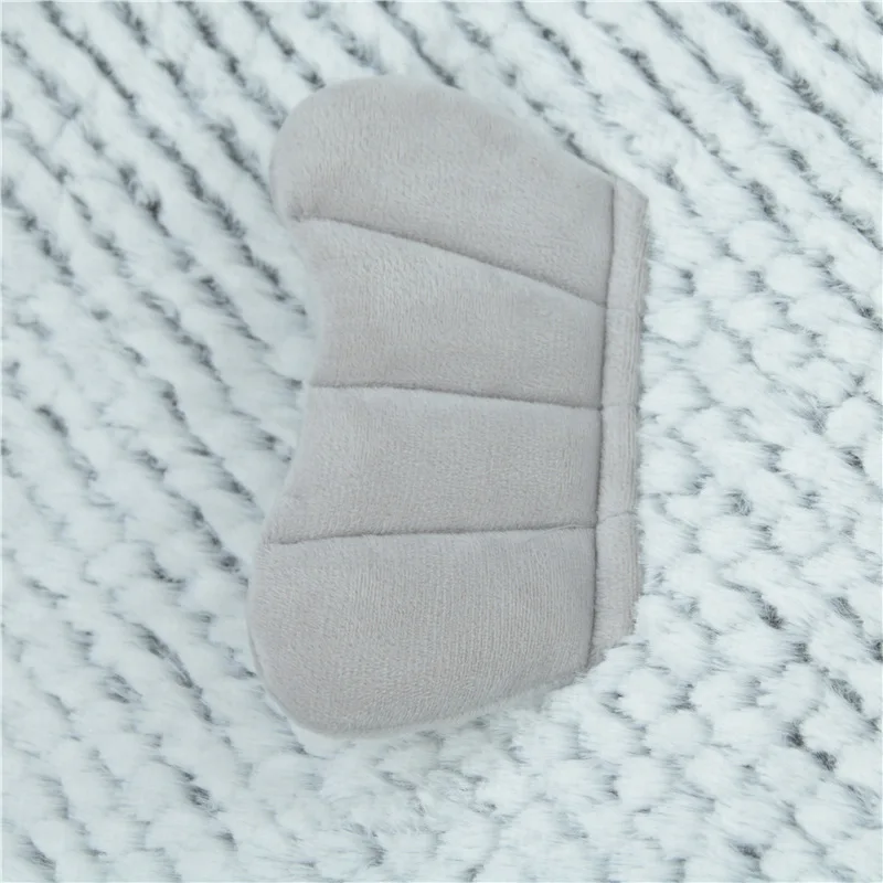 Cama para gatos semicerrada con forma de pez, casa cálida de felpa para mascotas para perros pequeños y gatos, almohadilla para perrera de dibujos animados, estera antideslizante lavable para invierno - imagen 5