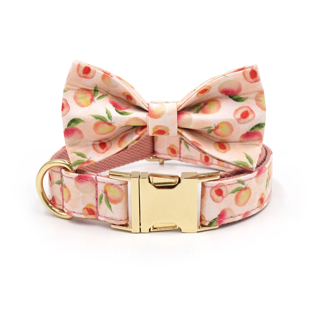 collar with bow