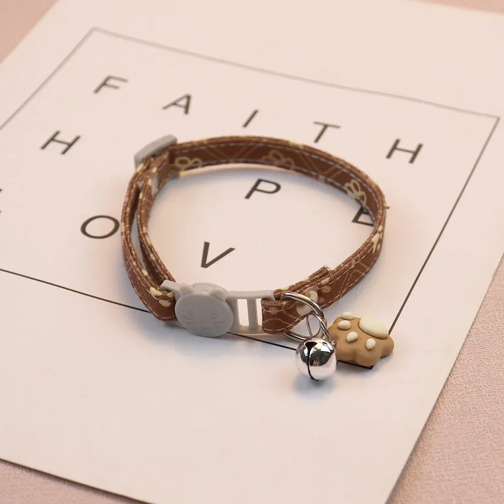 Collar bonito para mascotas con campana para perros pequeños, cosas para cachorros y gatitos, accesorios, Collar desmontable con huella ajustable para gatos - imagen 4