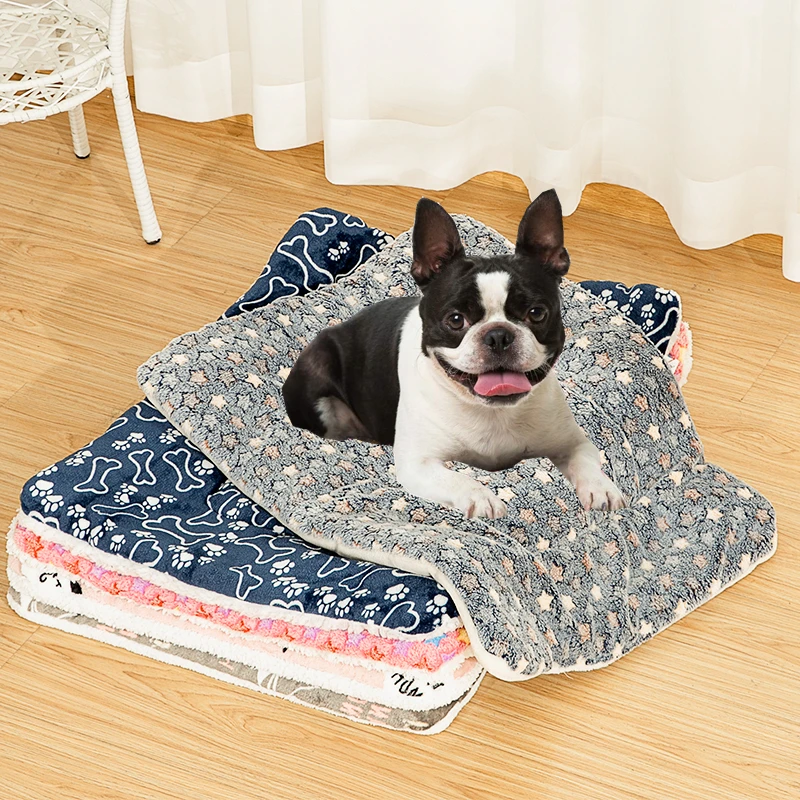 Colchoneta para dormir para mascotas, cama para perros y gatos, manta gruesa de pelo suave, almohadilla de lana lavable para el hogar, manta cálida con patrón de oso, suministros para mascotas - imagen 2