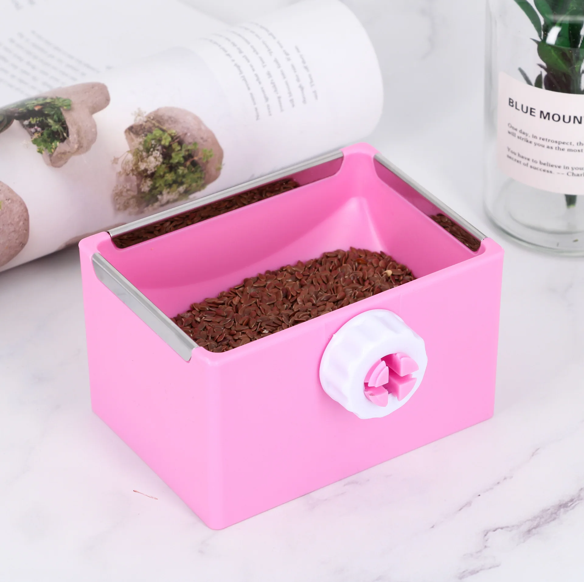 Rabbit Feeder Chew Proof Metal Edge Fixed Plastic Food Bowl for Cage Chinchilla Small Animal Feeding Trough Pet Supplies - imagen 3