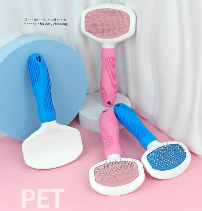 Cepillo de masaje para perros en uso