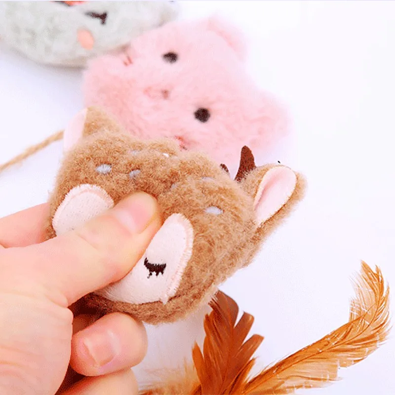 Juguete interactivo de peluche para gatos con plumas y campana - imagen 4