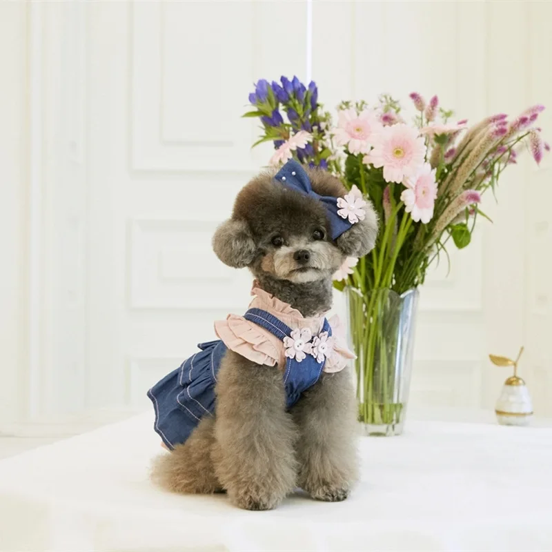 Vestido vaquero de primavera para mascotas, bonito chaleco con botones de flores, diadema con lazo para perro, ropa para perros pequeños - imagen 4