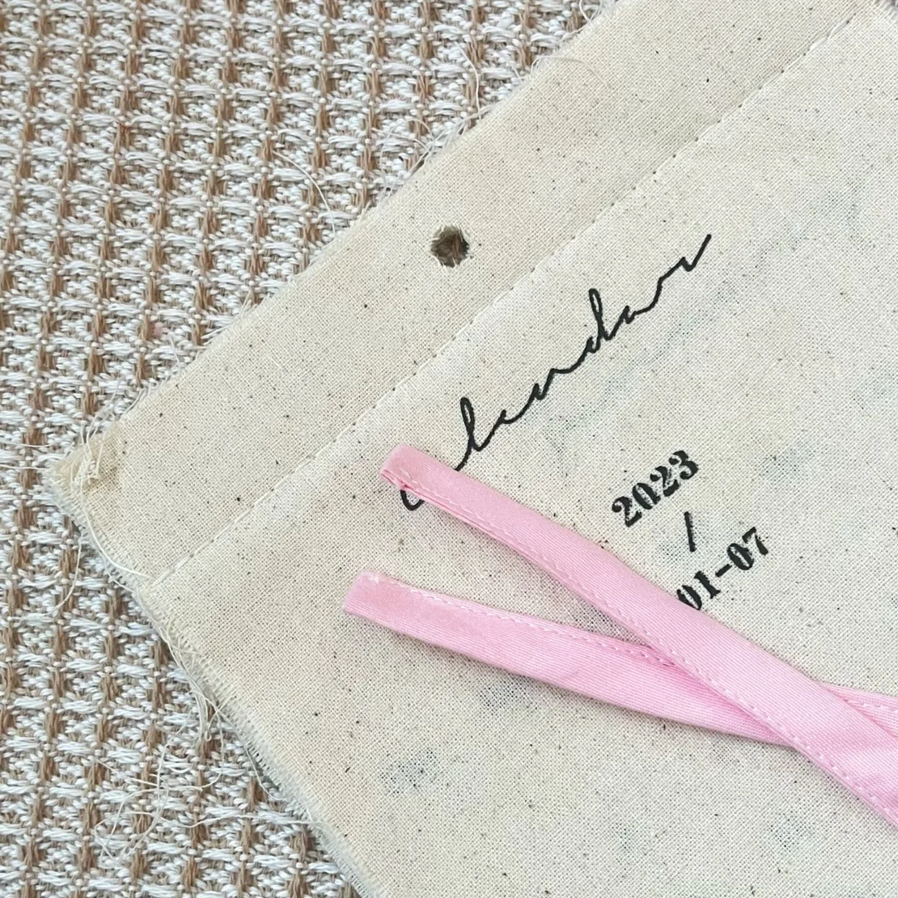 Collar de flores para mascotas, babero rosa, toalla para babas de perros y gatos, chal para mascotas, oso de peluche, bufanda para perros pequeños, accesorios para perros pequeños y cachorros - imagen 4