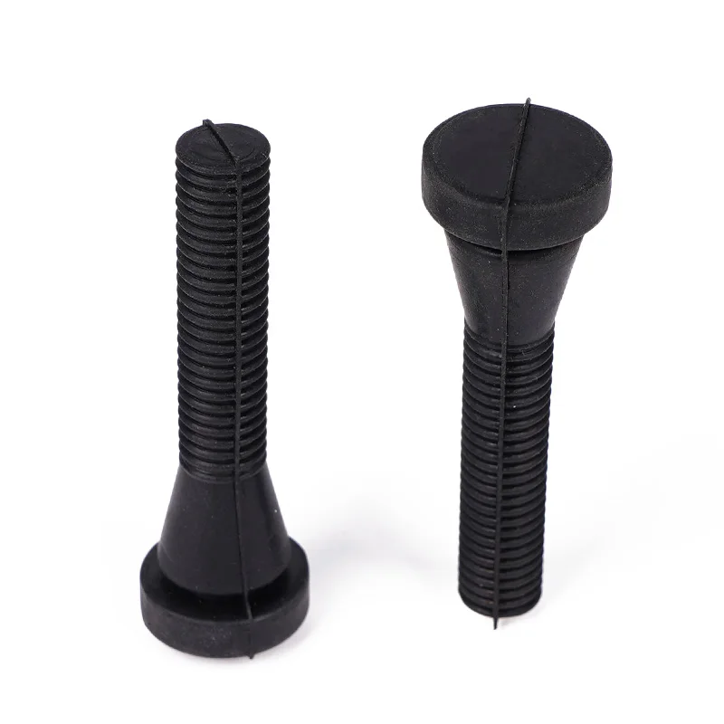 Dos tornillos de plástico negro con un tornillo de metal en el medio