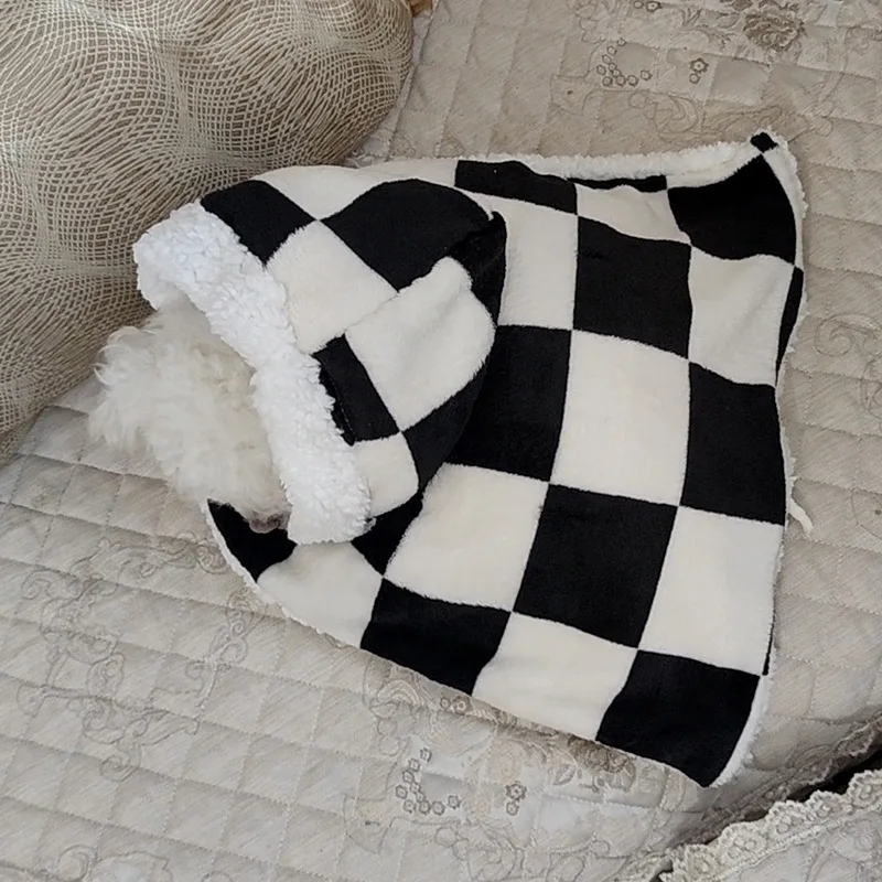 Sudadera con capucha a cuadros para otoño/invierno, colcha para mascotas con vestido cálido de terciopelo, manta para perros, ropa de dormir para mascotas, ropa para perros pequeños