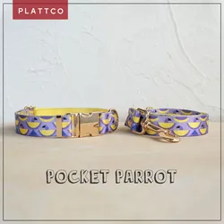 Conjunto perro estampado loro con bolsillo y hebilla zinc color claro