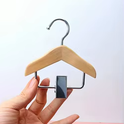 Percha de madera una pieza con pinzas mini para ropa gatos y perros