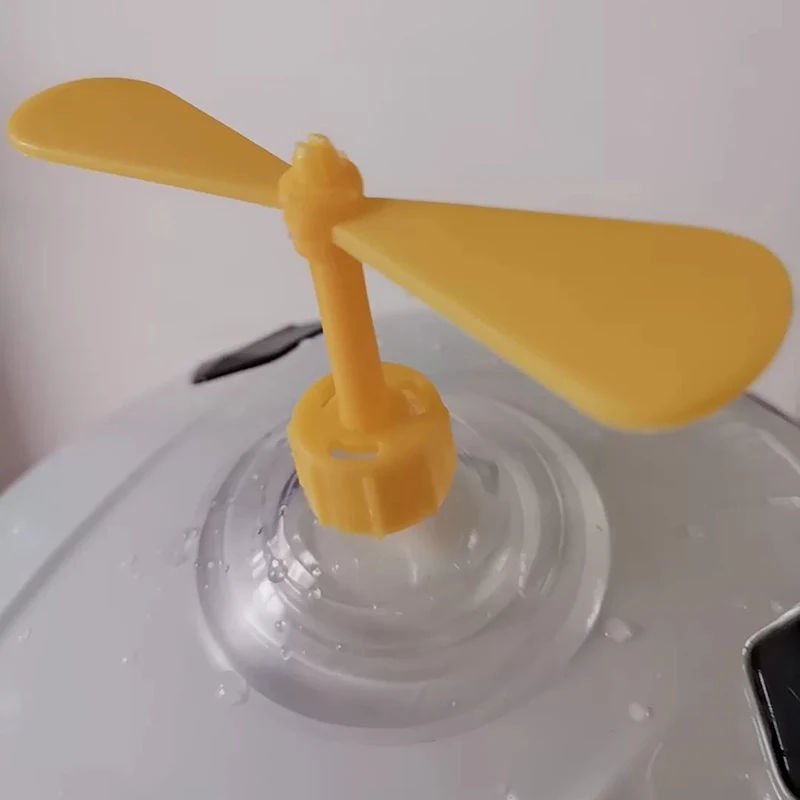 Libélula de bambú con ventosa para niños, juguetes de bajo precio, accesorios para casco de perro, hélice clásica giratoria, suministros para exteriores - imagen 5