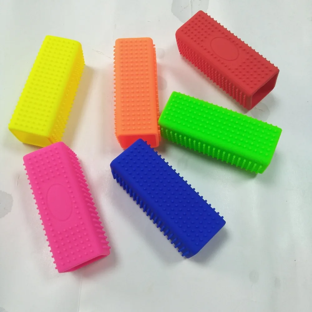 Goma hueca de silicona para mascotas, cepillo limpiador de pelo para perros y gatos, muebles, alfombras, sofá, masaje, 1 unidad - imagen 3