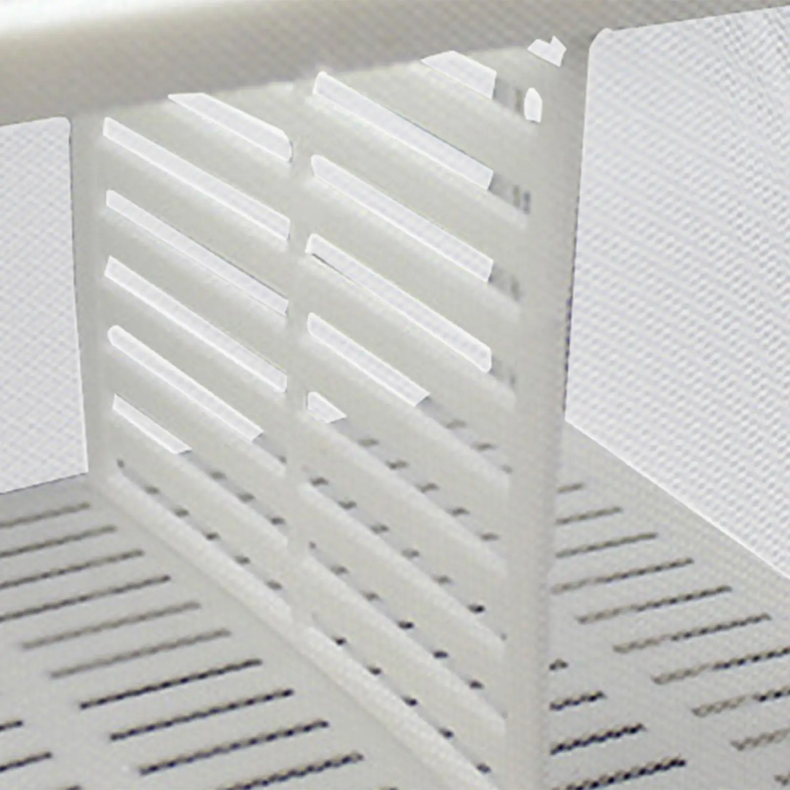 Fish Tank Isolation Net Fish Isolation Box Fish Feeding Container Breeding Isolation Net