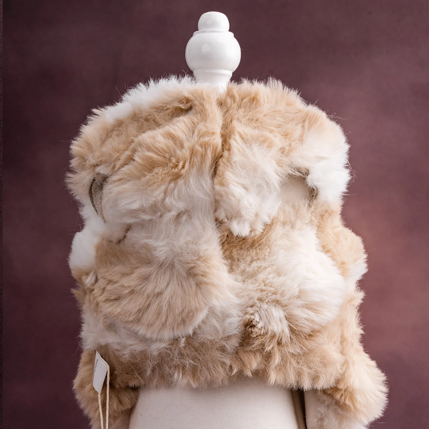 Chaleco de piel sintética degradada para mascotas, abrigo de invierno de lana para perros pequeños con lazo a cuadros y flor de perla, traje de felpa de invierno para perros rosa - imagen 5