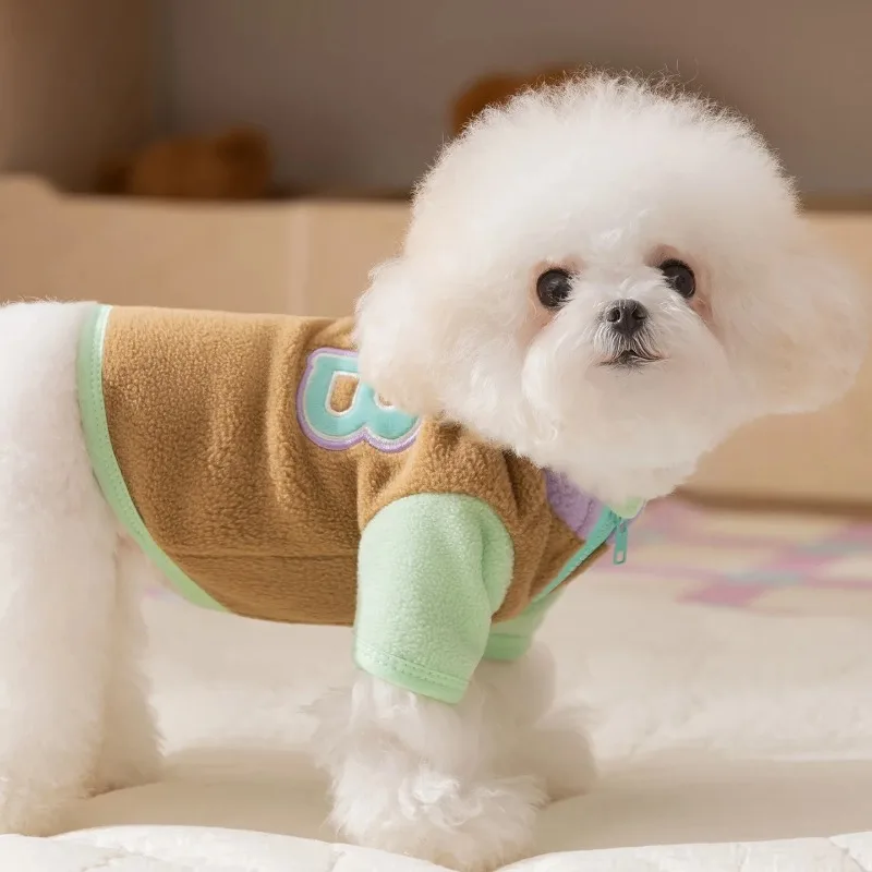 Ropa de felpa para mascotas, ropa cálida de invierno de colores contrastantes, suéter con cremallera de peluche, chaqueta de lana con correa de dos patas, ropa para perros - imagen 3