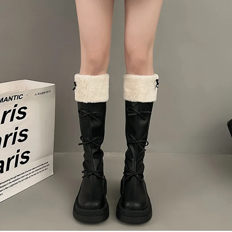 Otoño Invierno corto de felpa mujer hasta la rodilla Botas moda nudo de mariposa botines largos de caballero Botas femeninas - imagen 4