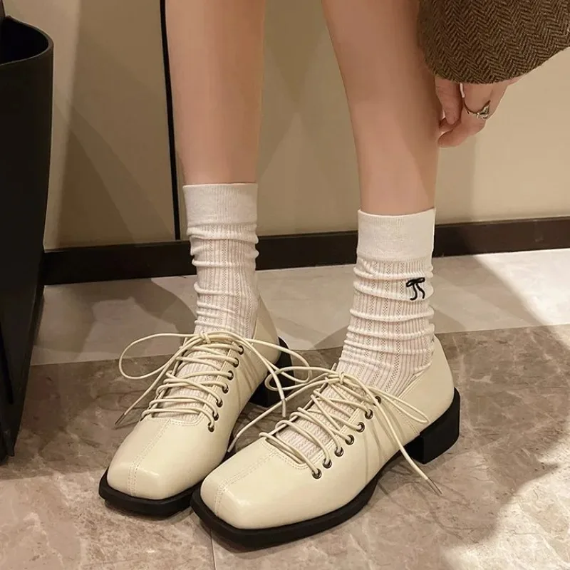 Zapatos retro para perro con plataforma, cordones y puntera cuadrada - imagen 3