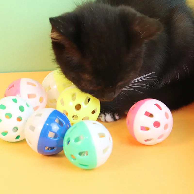 Juguete para loros de 10 piezas, bola rodante hueca de colores aleatorios con campana, jaula para masticar para gatos y mascotas, Juguetes Divertidos para pájaros - imagen 3