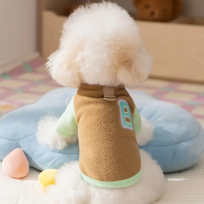 Ropa de felpa para mascotas, ropa cálida de invierno de colores contrastantes, suéter con cremallera de peluche, chaqueta de lana con correa de dos patas, ropa para perros - imagen 2