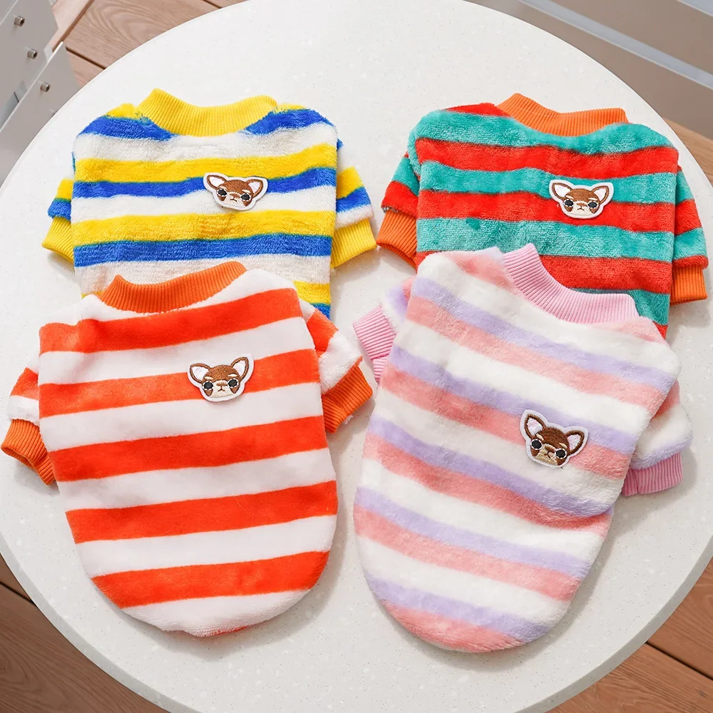 Ropa de invierno bordada para mascota