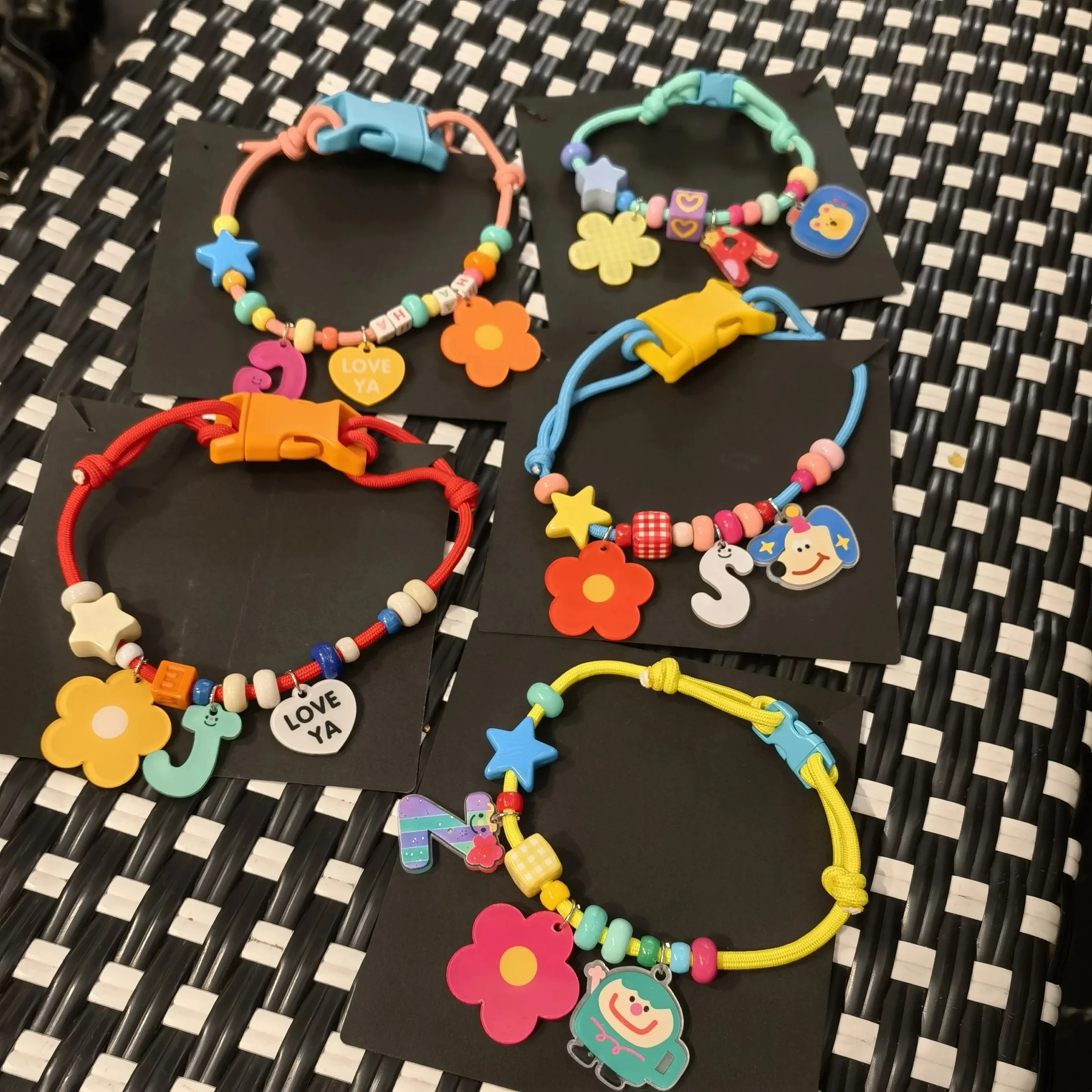 Collar ajustable para gato con campana y letras – Seguro y suave