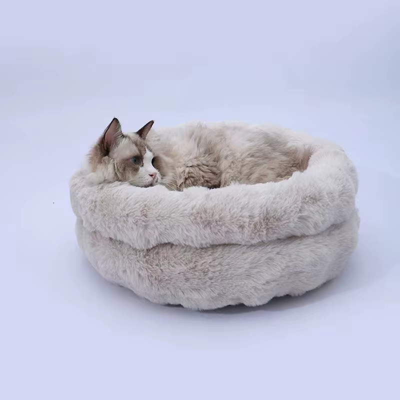 Cama de piel sintética para perros y gatos – Cojín cálido invernal - imagen 2