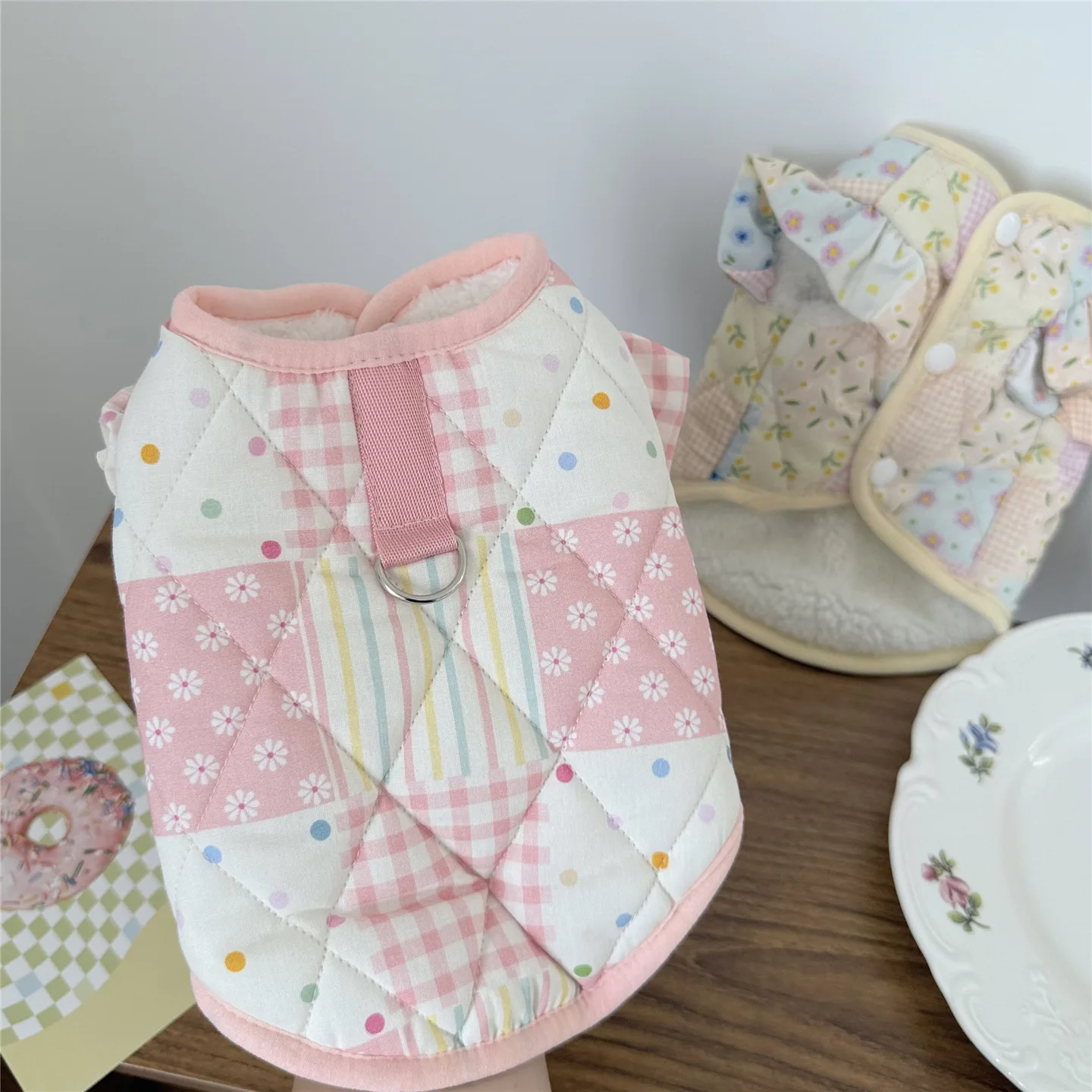 Abrigo a cuadros Floral rosa para mascotas, chaleco cálido grueso, abrigo de peluche para perros pequeños, ropa para perros pequeños, ropa para cachorros, otoño e invierno - imagen 4
