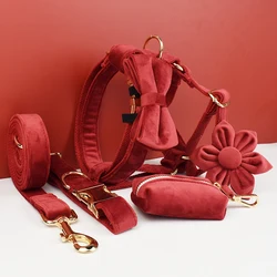 Collar y correa de terciopelo rojo cereza para perros con placa