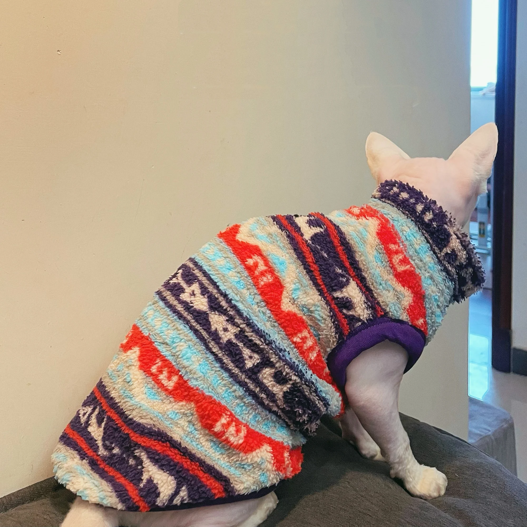 Disfraces de Año Nuevo para gato Sphynx, sudadera de lana colorida para gato sin pelo, pijamas gruesos de manga corta suaves de invierno para gatitos - imagen 3