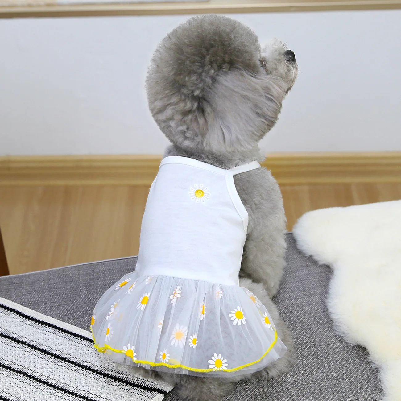 Vestido de malla de fresa para mascotas, vestido de princesa de primavera/verano, falda abombada con tirantes de verano para perros pequeños, ropa para perros pequeños - imagen 4