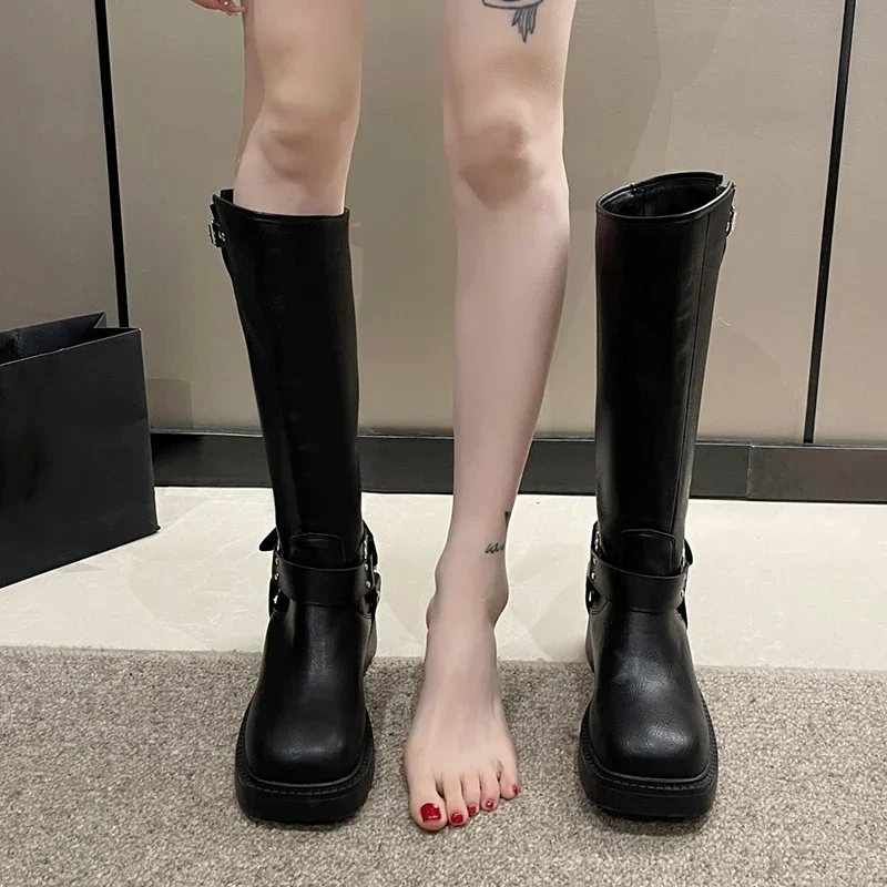 Botas góticas con hebilla de cinturón a la moda para mujer, Botas de combate hasta la rodilla con tacones gruesos marrones, Botas largas Punk de talla grande 42 para mujer - imagen 4