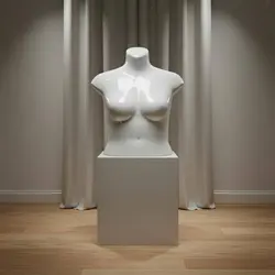 Maniquí torso femenino talla grande para escaparate de mascotas