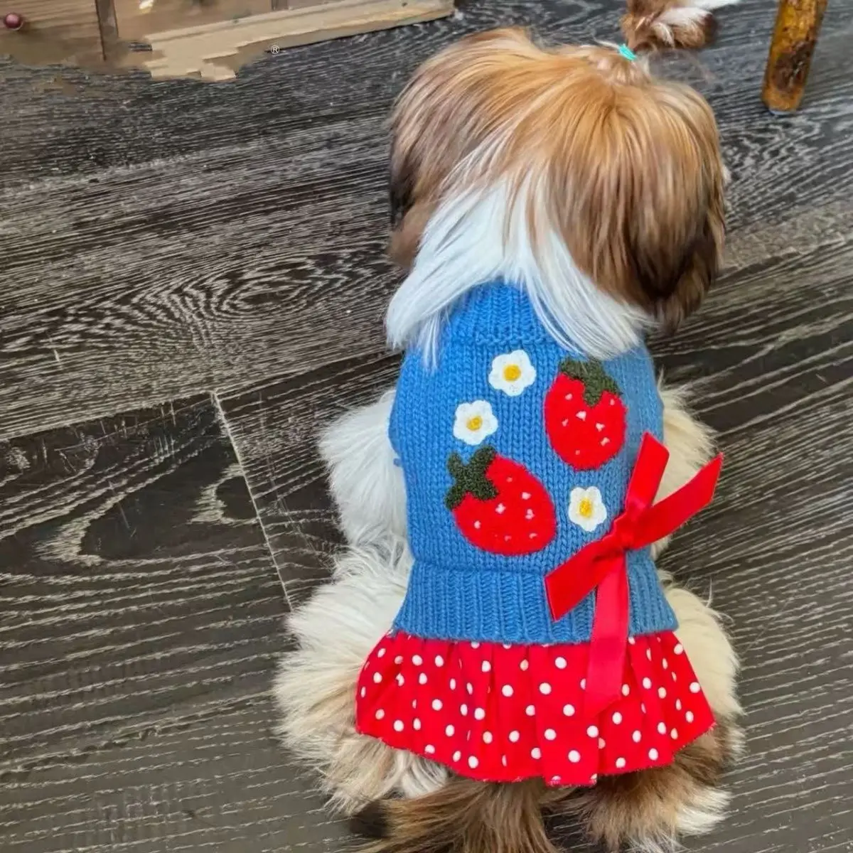 Vestido suéter de punto para perro pequeño y gato, abrigo para mascota estilo princesa con lazo de fresa para otoño e invierno, cálido y suave para cachorros pequeños - imagen 2