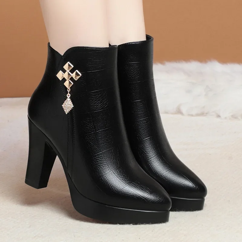 Botas de cuero suave cómodas que combinan con todo, 5cm, 6cm, 9cm, Otoño Invierno, tacones de bloque para mujer, botines cortos de piel para mamá de oficina