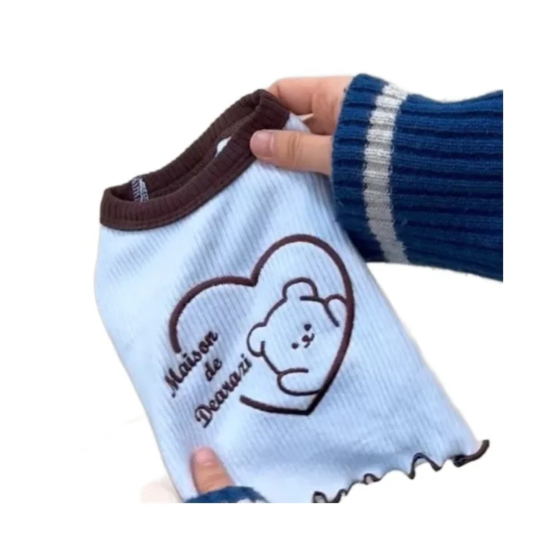 Camiseta de tirantes con oso bordado para gatos y perros pequeños - imagen 3