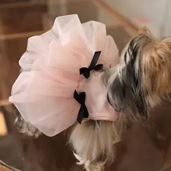 Vestido rosa transpirable para perros pequeños con lazo y flores