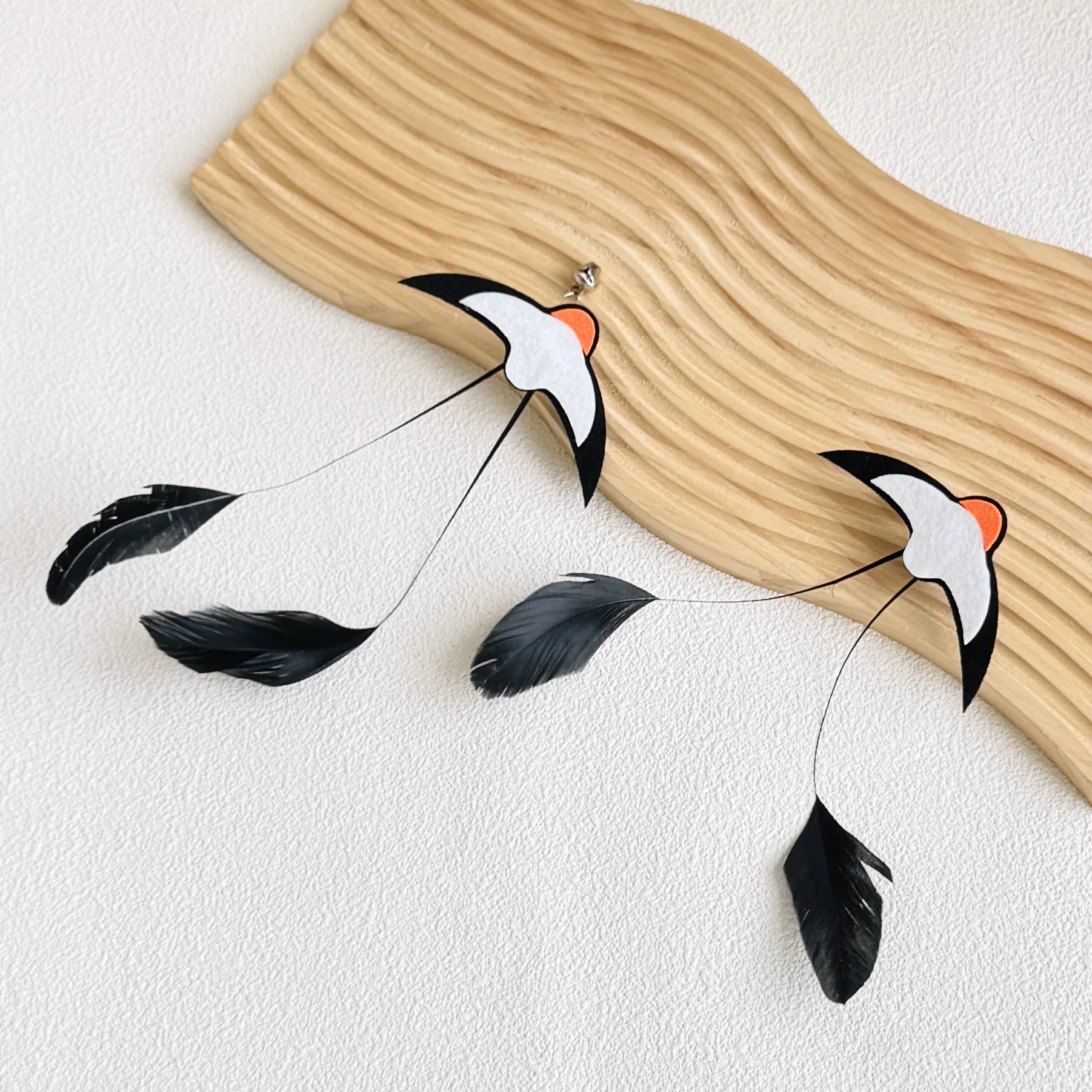 Juguete interactivo para gatos pluma de pájaro con campana y varita - imagen 4