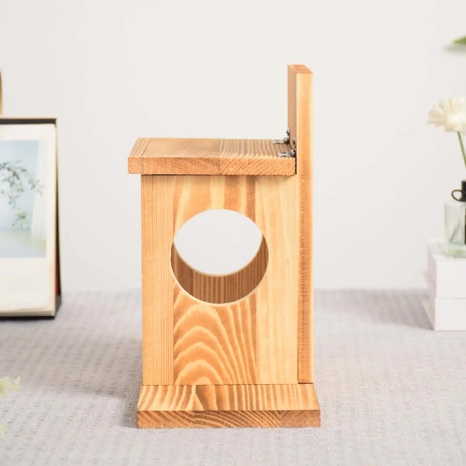 Squirrel Feeder Funny Stable Squirrel House for Outdoor Gardens Backyard Squirrel Feeder Funny Stable Squirrel House for Outdoor Gardens Backyard