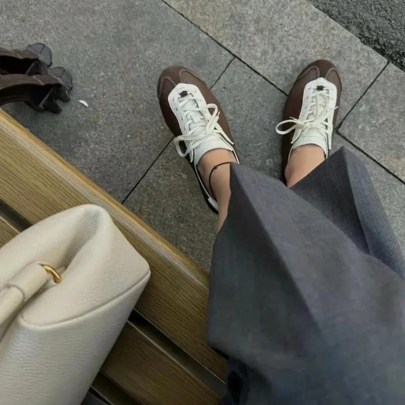 Zapatillas de deporte Zapatos deportivos casuales para mujer Zapatos transpirables de cuero ligero Zapatos de tenis blancos planos para mujer - imagen 5