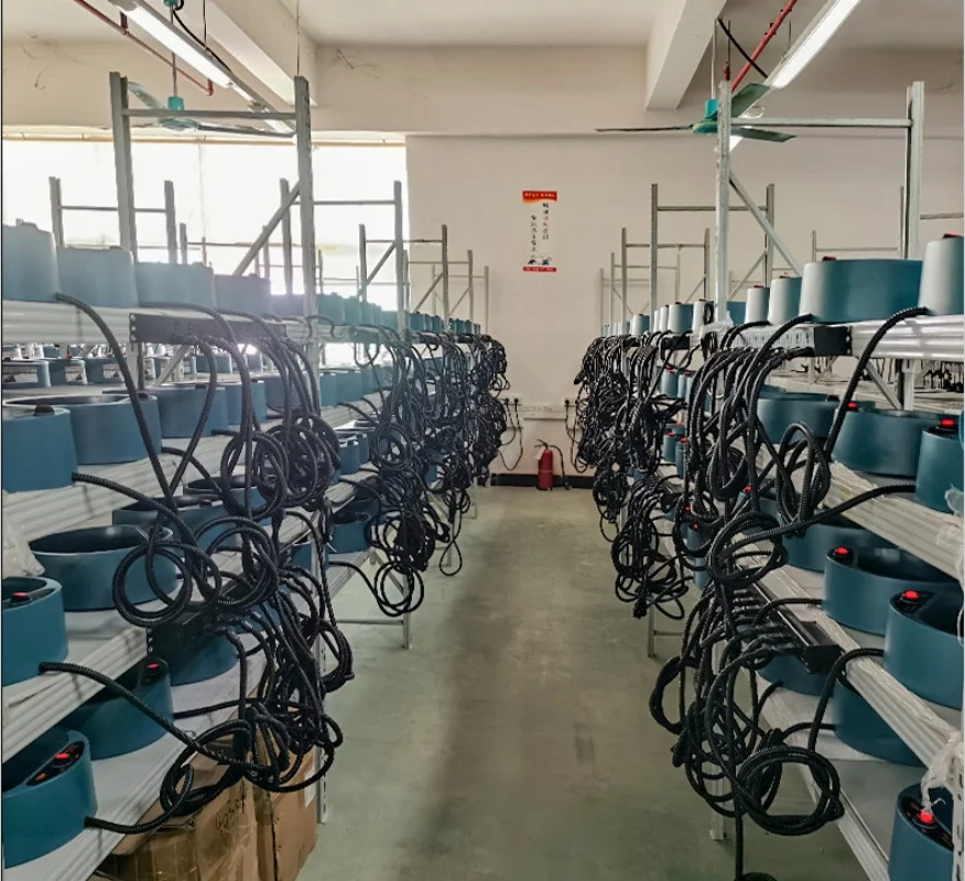 Cuenco de agua calentado para perros para exteriores, cuenco de agua sin congelación, cuenco calefactable para mascotas con cable resistente a masticar, cuenco eléctrico para mascotas de 2,2 L - imagen 4