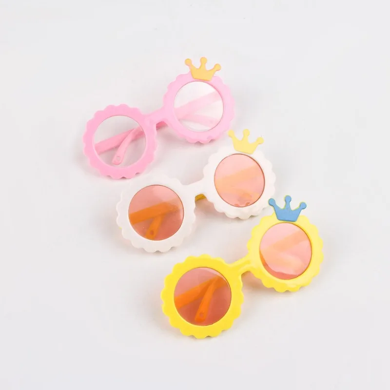 Gafas bonitas para mascotas, Mini gafas de sol con forma de amor para perros y gatos, accesorios para fotos de mascotas, productos de juguete de plástico, suministros de decoración de belleza - imagen 4