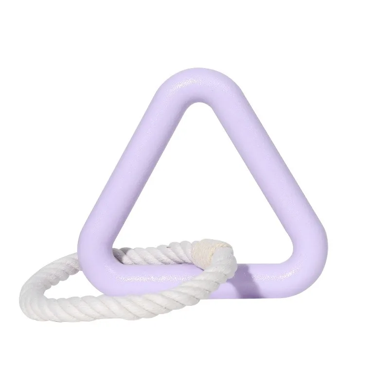 Un triángulo morado con una cuerda envuelta alrededor