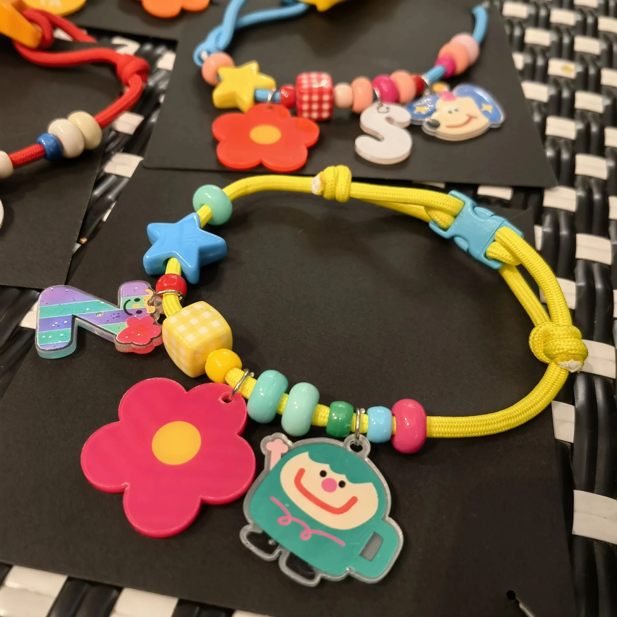 Collar ajustable para gato con campana y letras – Seguro y suave - imagen 4